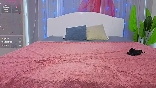 LuluChiiii live sex cam