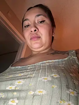 latina_curvy22 live sex cam