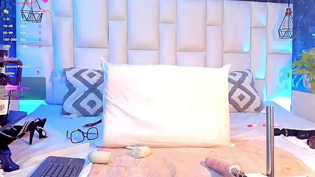 AVA_MALAIKA's cam snapshot