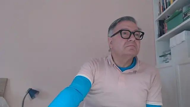 YOU6me's cam snapshot