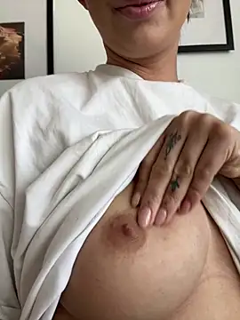 Hii_Lolla live sex cam