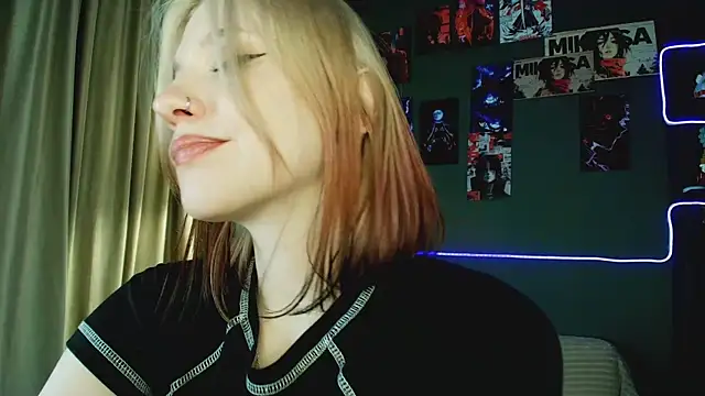 arielabradberry's cam snapshot