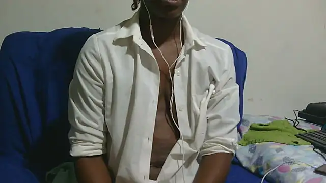 sluttylaura21's cam snapshot