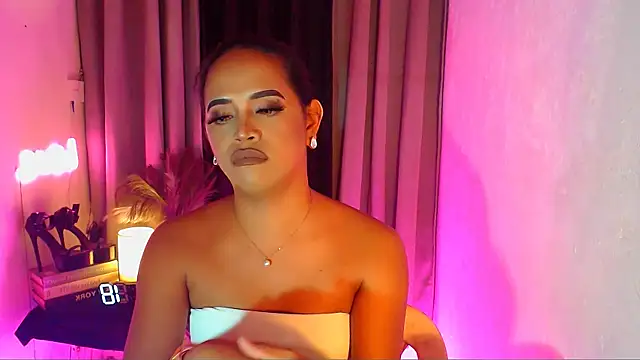 Lorainnelustts live sex cam