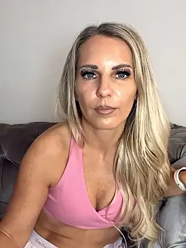 JulieSol's cam snapshot