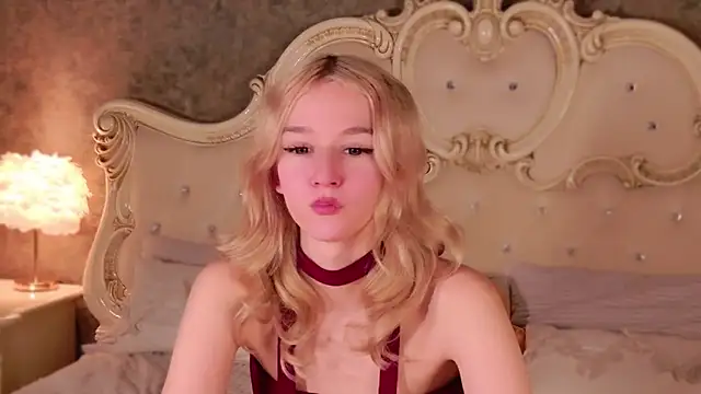 NaomiLoys live sex cam