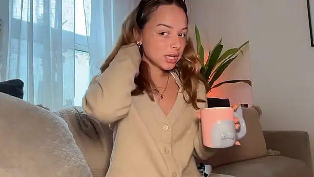 KayleeBella live sex cam