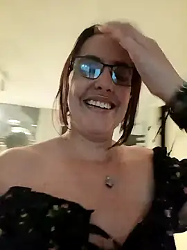 IsisBlake's cam snapshot