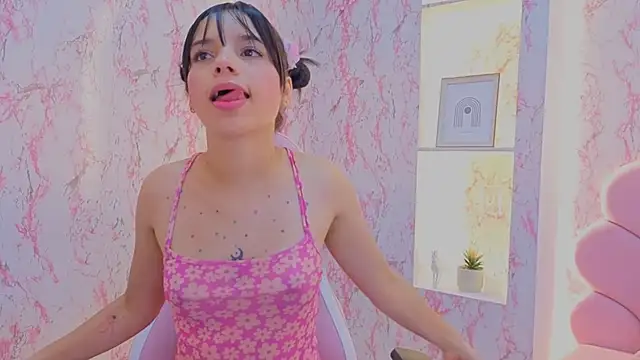 IssaSkinny's cam snapshot