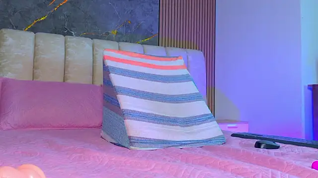 mia_scot's cam snapshot