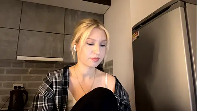 DozyLagging's cam snapshot