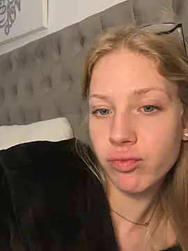 RosieLovexoxx live sex cam