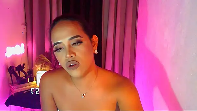 Lorainnelustts live sex cam