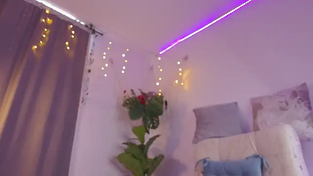 Nicolle_swt's cam snapshot