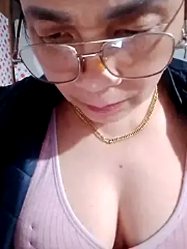 small-house123's cam snapshot