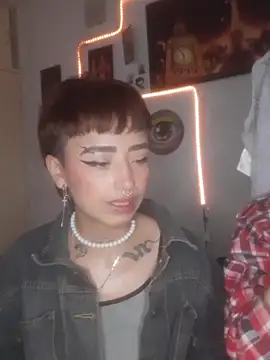 AlexxaAndRileyy's cam snapshot