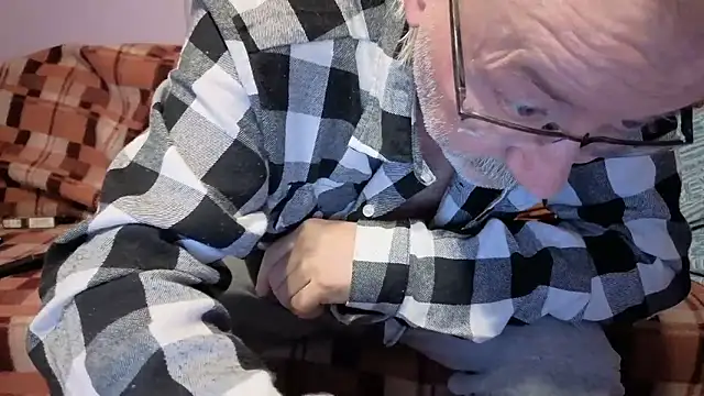 loverboyxxx69's cam snapshot