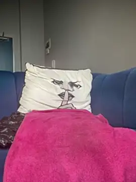 Curveysinaa's cam snapshot