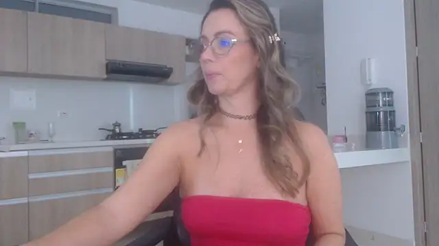 LovePaula live sex cam