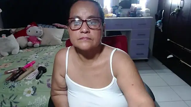 pervert_mommy_'s cam snapshot