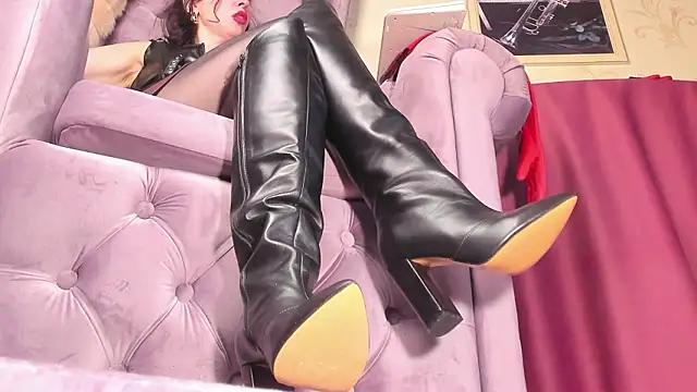 LadyLeather's cam snapshot