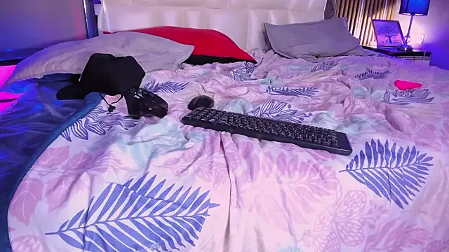 Roger_And_Ramona's cam snapshot