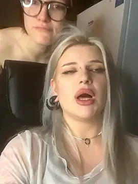 DriveThruDolls live sex cam