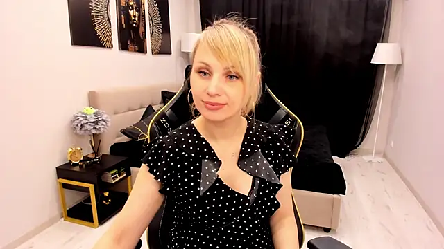 LindaSandy_1's cam snapshot