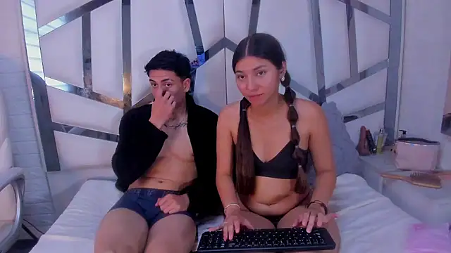 ScarlettAndLucas live sex cam