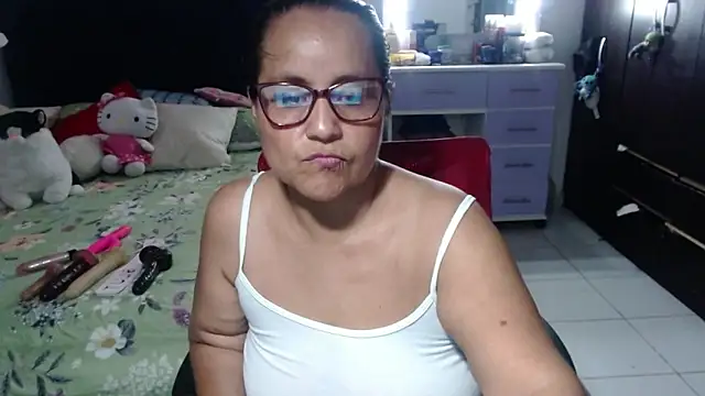 pervert_mommy_'s cam snapshot