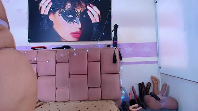 RoxetteMature's cam snapshot