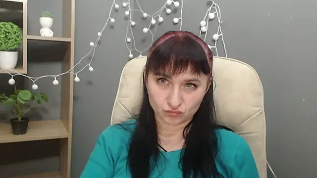 NinaFlawlees live sex cam