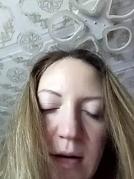 KattyLuuu's cam snapshot