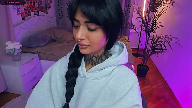 CharimgSabrina's cam snapshot