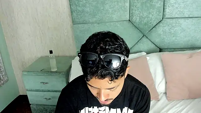 NicolaiKarav live sex cam