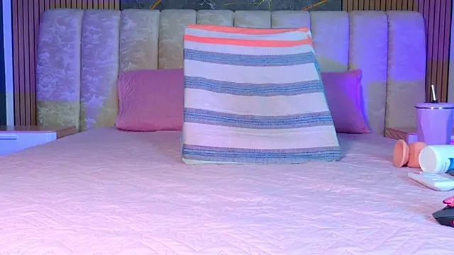 mia_scot's cam snapshot