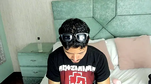 NicolaiKarav live sex cam