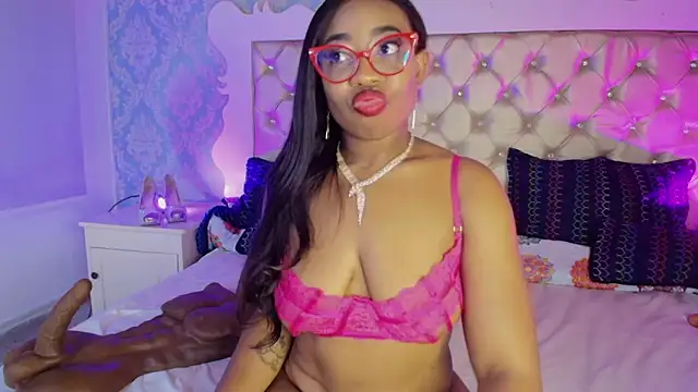 CaseyMoon's cam snapshot