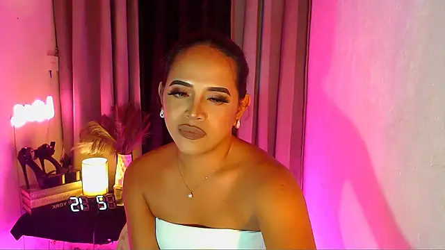 Lorainnelustts live sex cam