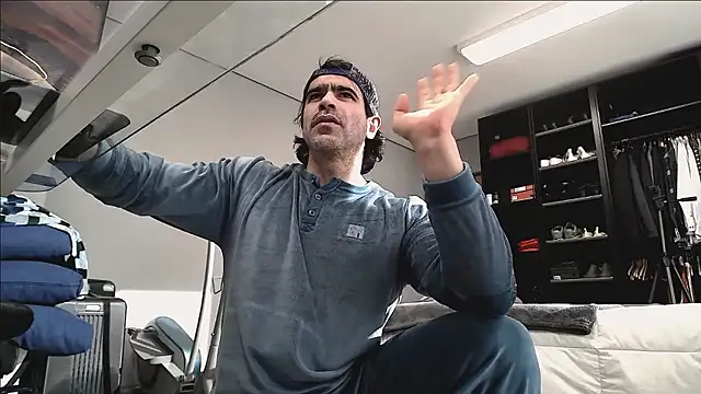 latinoo23bom's cam snapshot