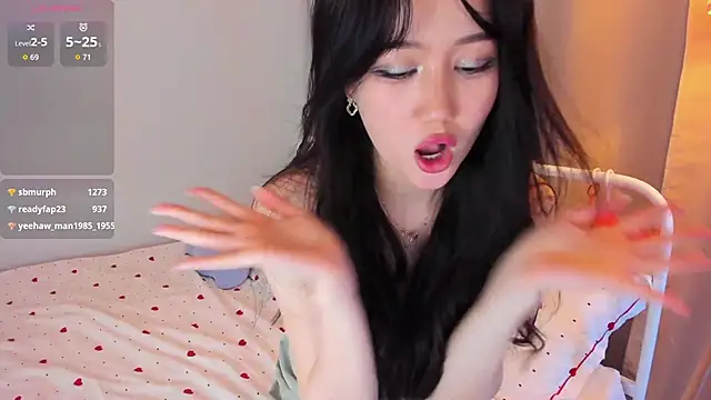 AmiliYan live sex cam