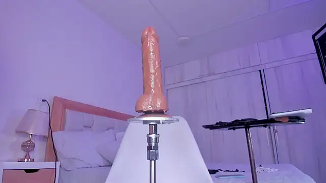 mia_hank's cam snapshot