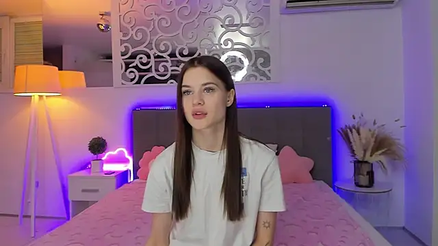 LuisaClover's cam snapshot