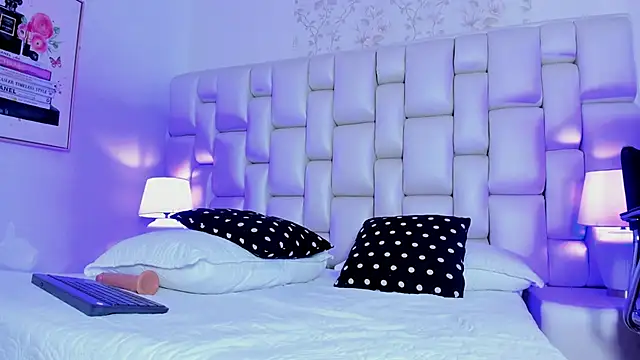 naomi_heat_'s cam snapshot