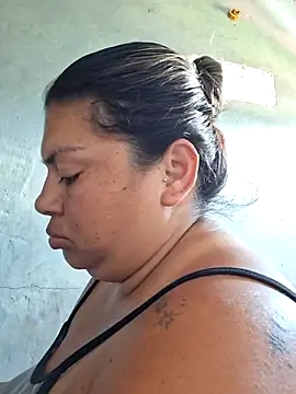 chubby_sexy_big_tits's cam snapshot