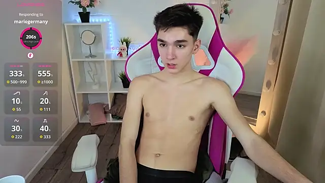 YamiTwink live sex cam