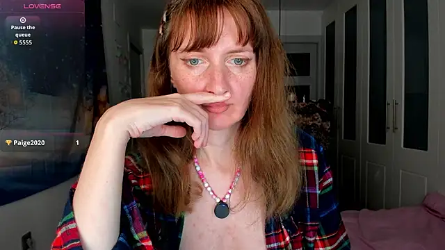 YourSexyNeighbour live sex cam