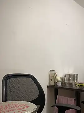 PUSHYLATE live sex cam