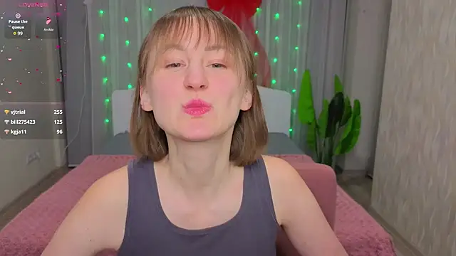 LuluChiiii live sex cam