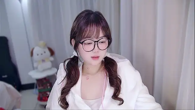 YUANYUAN-A live sex cam